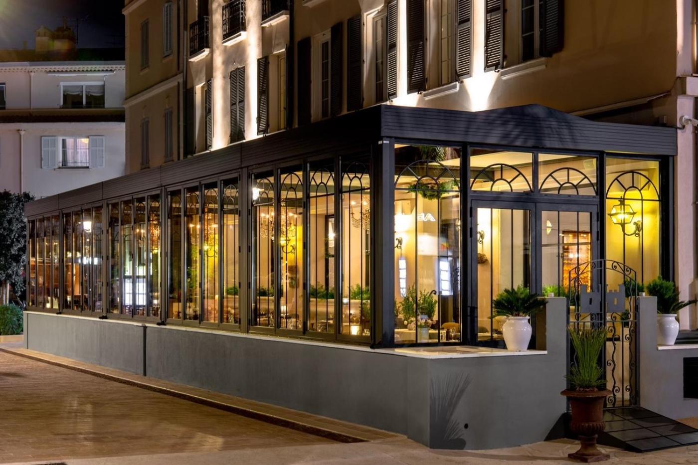 Hotel Restaurant De La Tour Sanary-sur-Mer Bagian luar foto