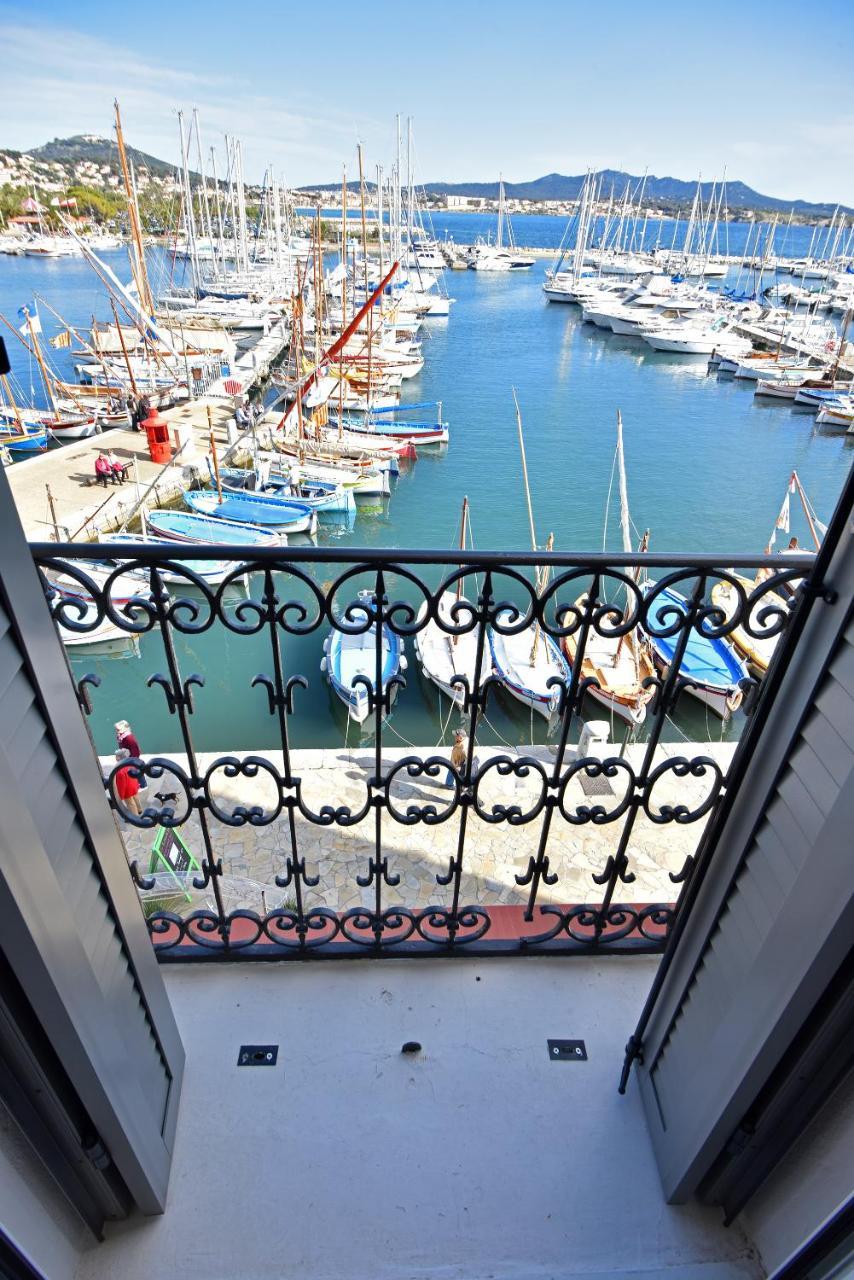 Hotel Restaurant De La Tour Sanary-sur-Mer Bagian luar foto